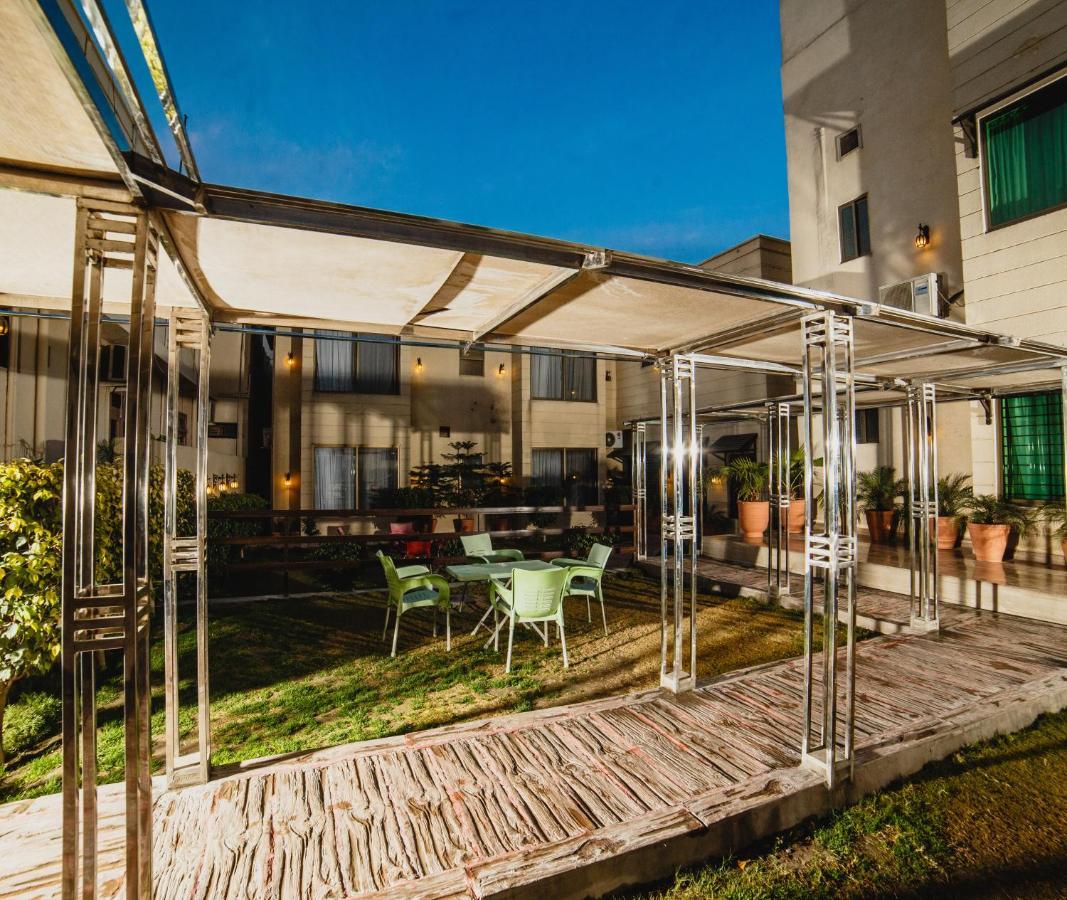 Vip House Hotel Peshawar Exterior foto